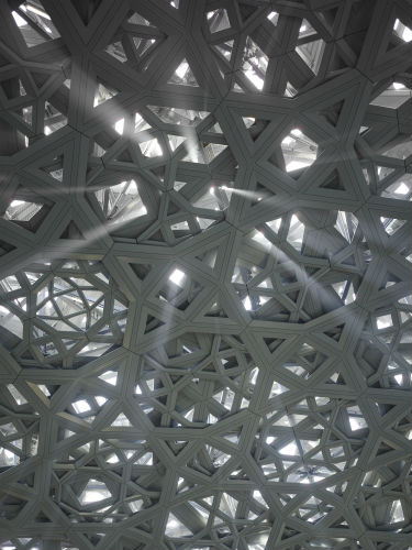 Louvre Abu Dhabi. Rain of light © Louvre Abu Dhabi. Photographe Roland Halbebe